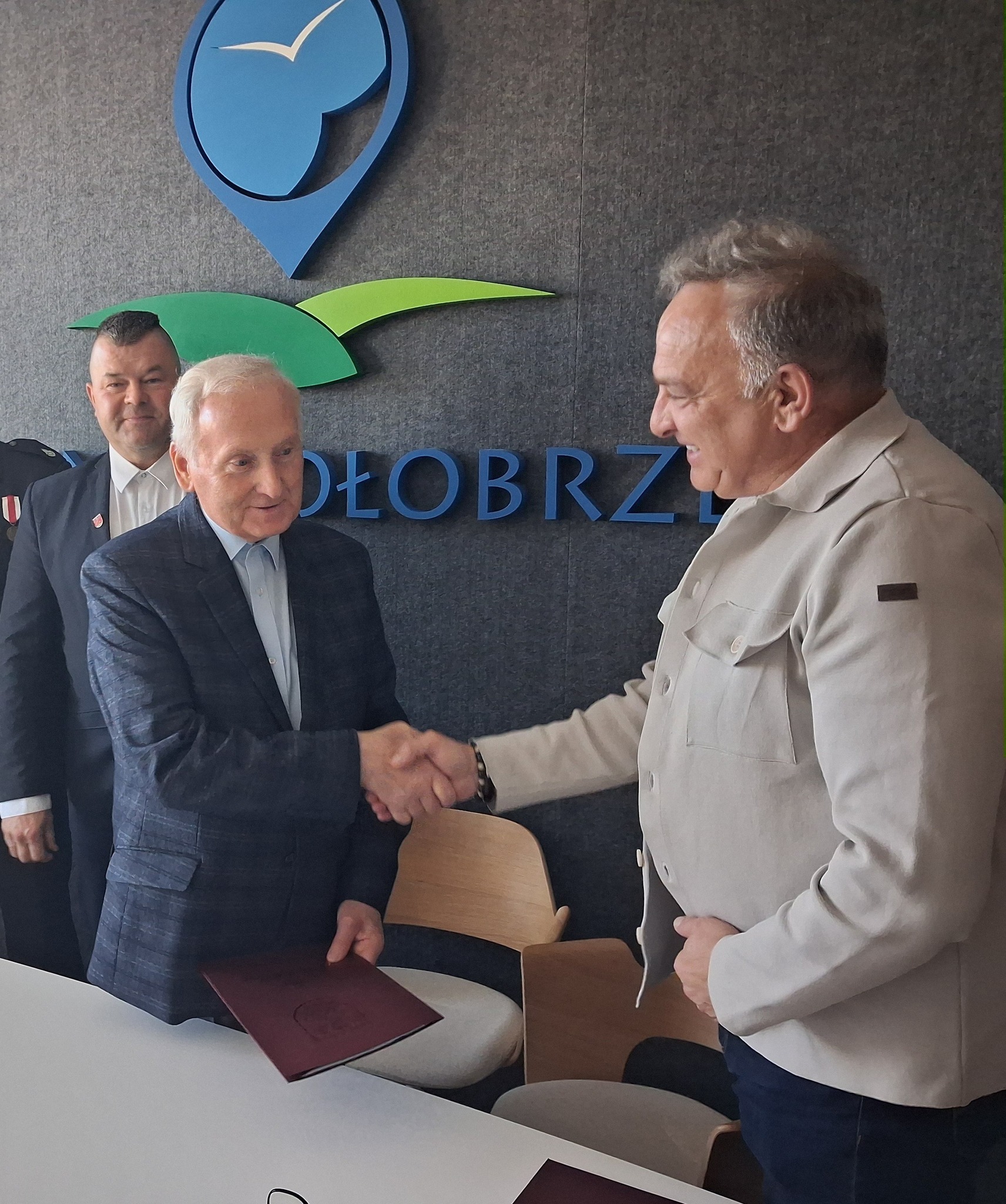 Zdjęcie z podpisania umowy Zdjęcie z podpisania umowy